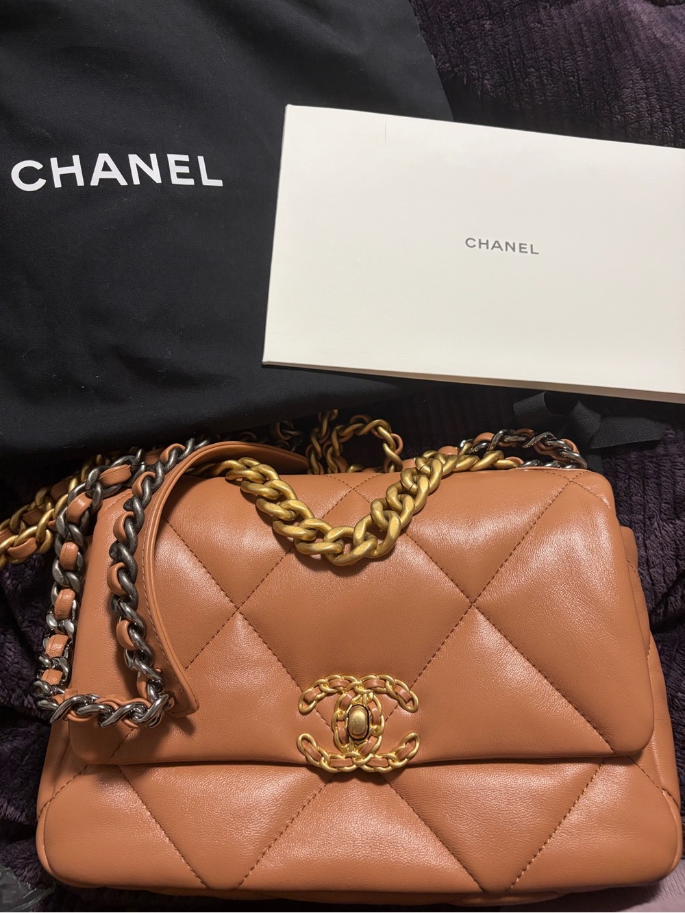 CHANEL 19 Flap bag. Worn once, caramel lame skin unicorn